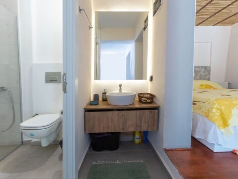 Studio 374 Kırmızı – Banyo · Kadıkalesi, Gümüşlük, Bodrum