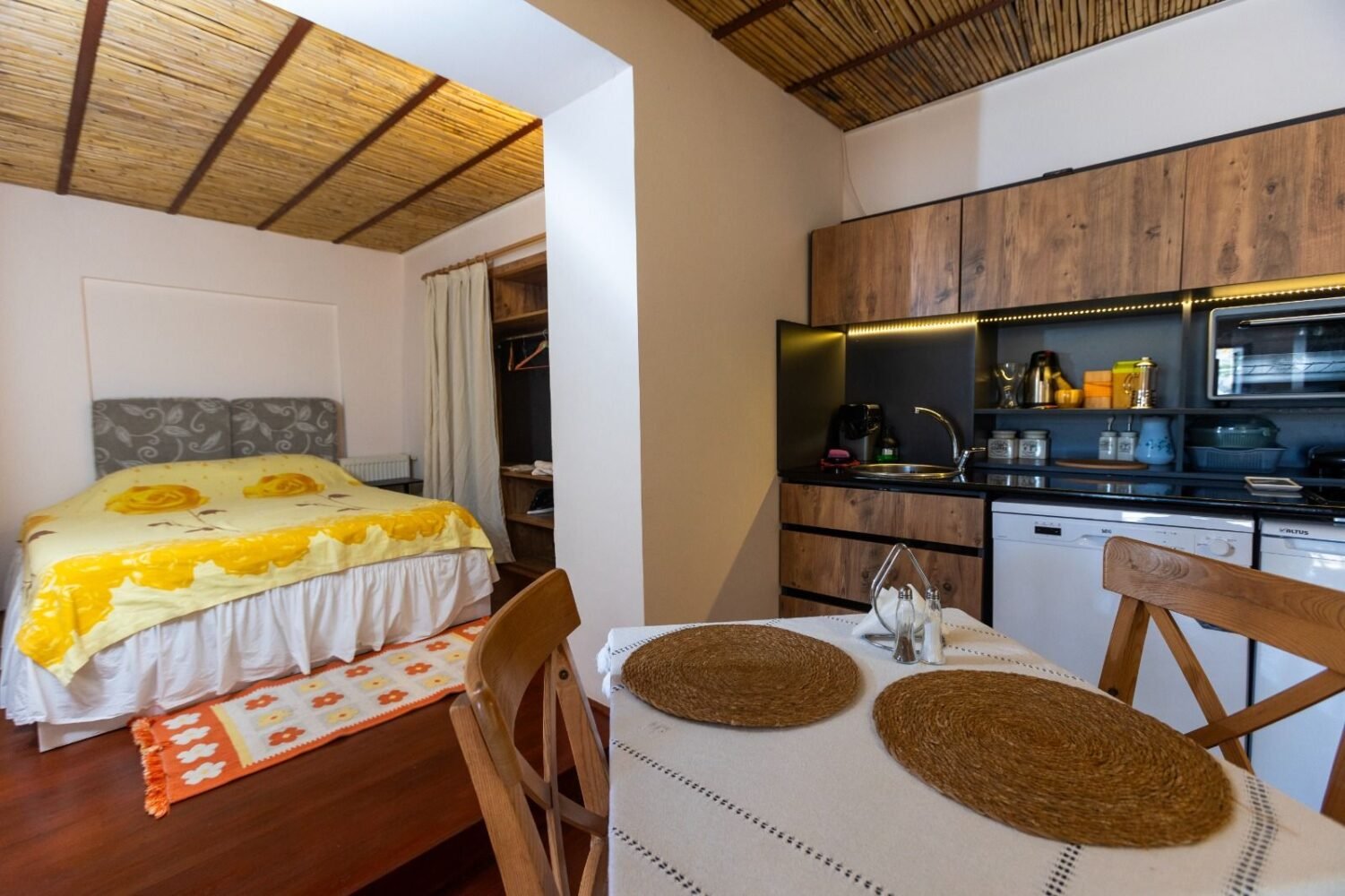 Studio 374 Kırmızı – Yatak odası · Kadıkalesi, Gümüşlük, Bodrum